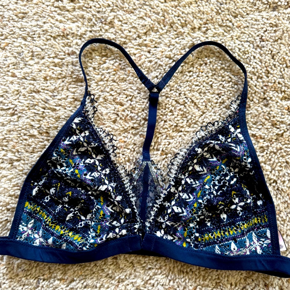 Victoria’s Secret lace, front close bralette